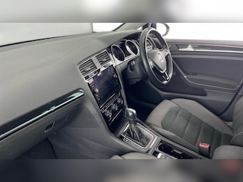 Used Volkswagen Golf 2020 for sale - 76382175: Photo