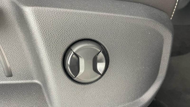 Used Volkswagen T-Roc 2025 for sale - 77036748: Photo 33