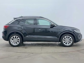 Used Volkswagen T-Roc 2025 for sale - 79477003: Photo