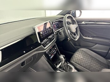 Used Volkswagen T-Roc 2023 for sale - 77262019: Photo