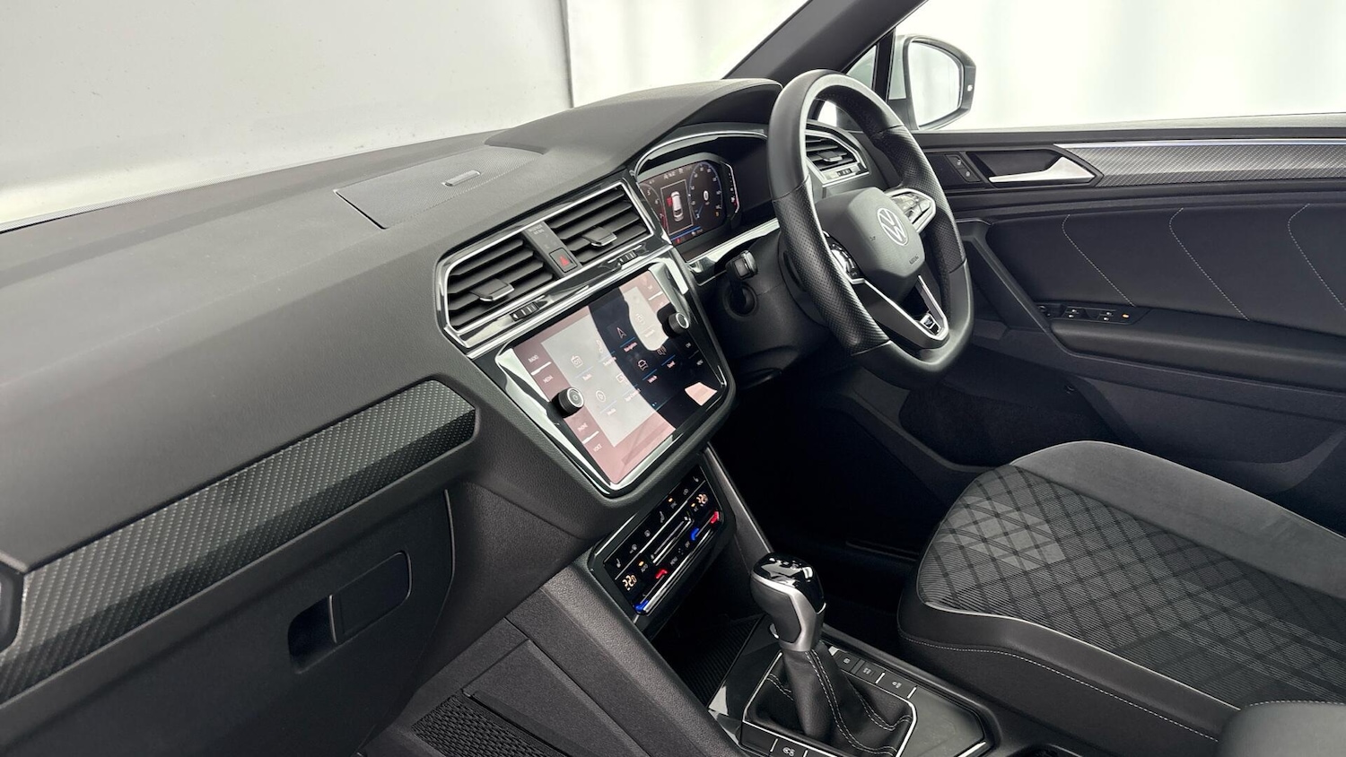 Used Volkswagen Tiguan 2023 for sale - 77602203: Photo 2