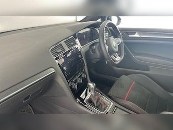 Used Volkswagen Golf 2017 for sale - 76394201: Photo