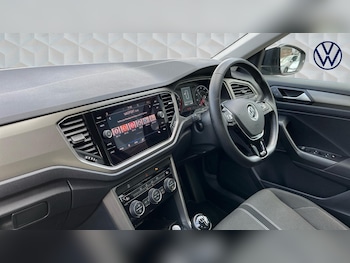 Used Volkswagen T-Roc 2020 for sale - 78452982: Photo