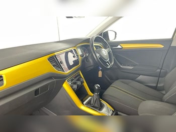 Used Volkswagen T-Roc 2019 for sale - 75038931: Photo