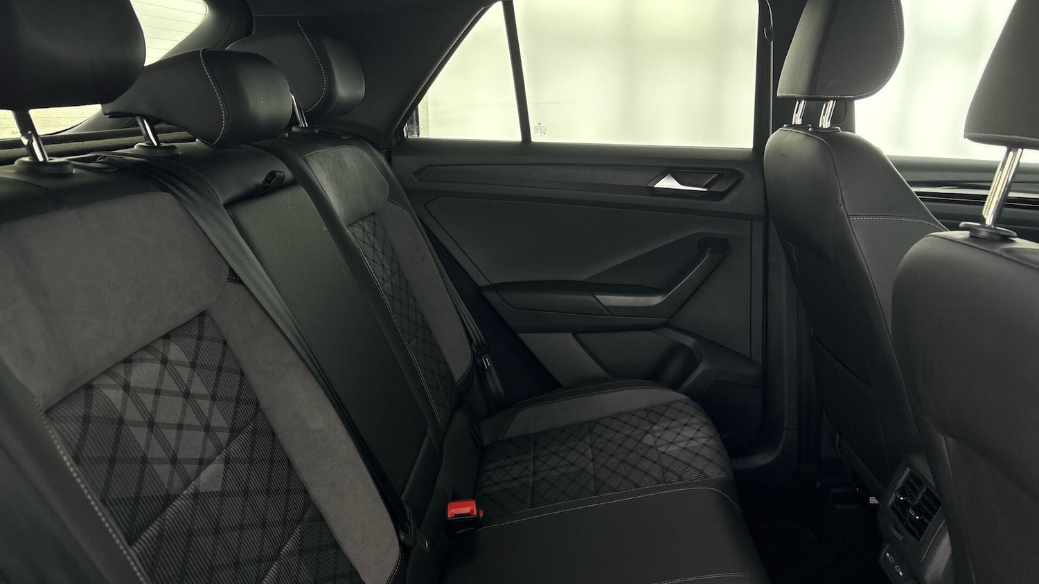 Used Volkswagen T-Roc 2024 for sale - 77803924: Photo 22