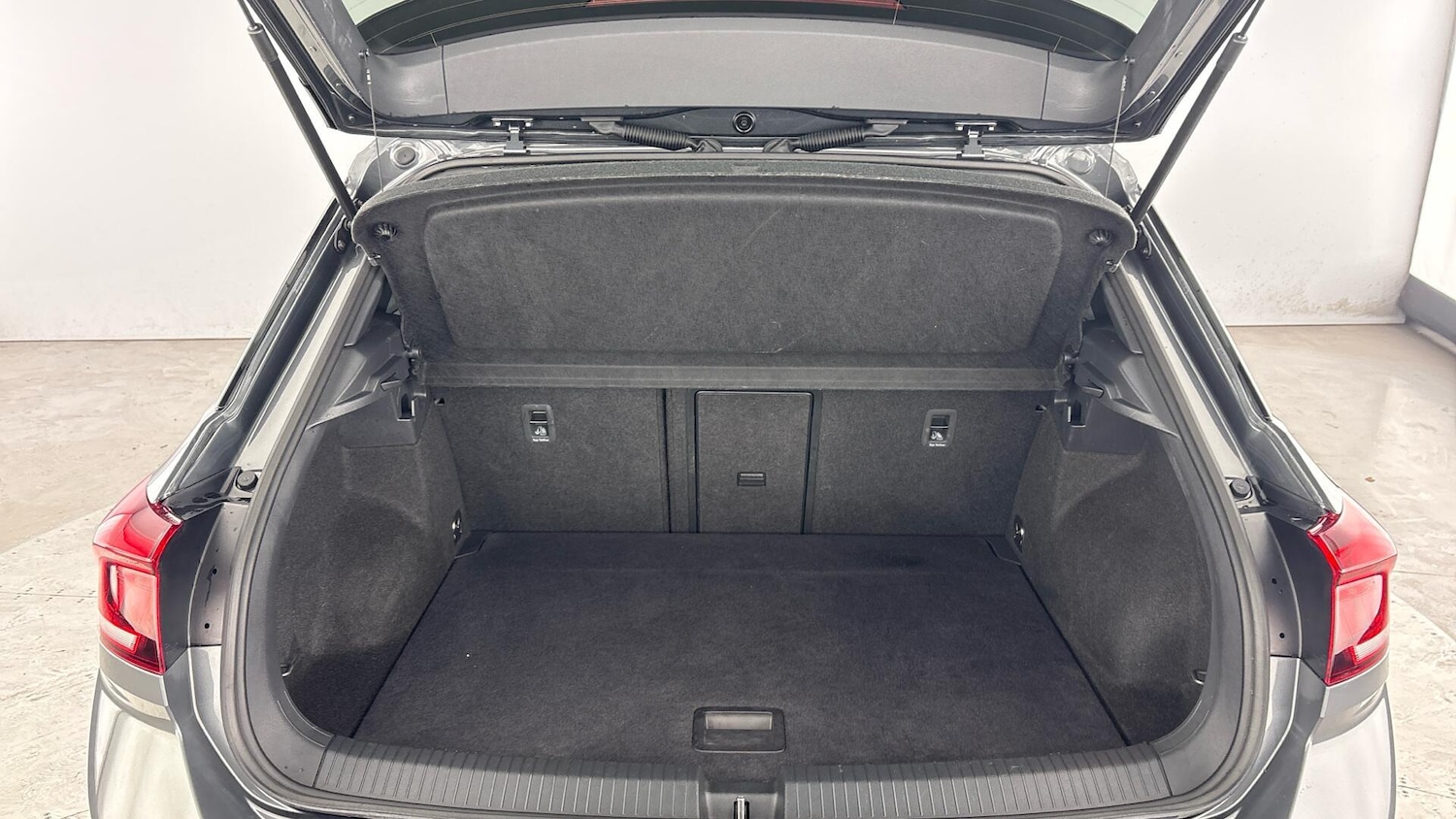 Used Volkswagen T-Roc 2024 for sale - 77803924: Photo 27