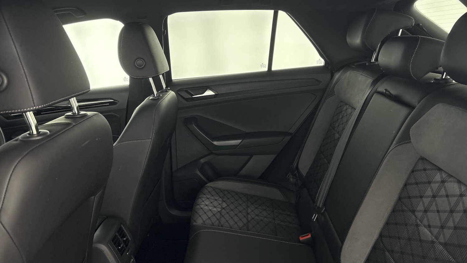 Used Volkswagen T-Roc 2024 for sale - 77803924: Photo 29