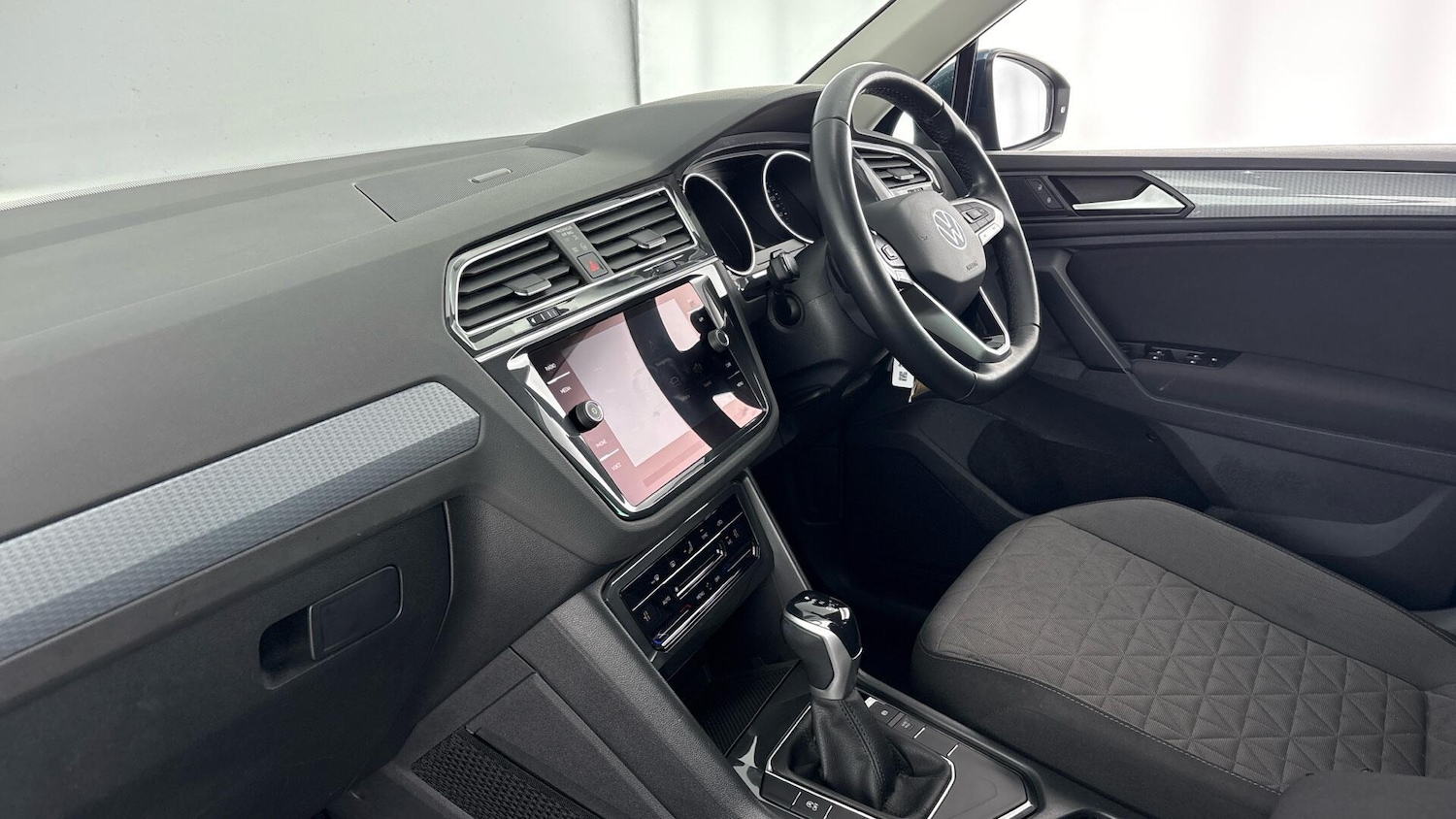 Used Volkswagen Tiguan 2022 for sale - 78108843: Photo 2