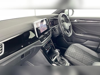 Used Volkswagen T-Roc 2022 for sale - 76488569: Photo