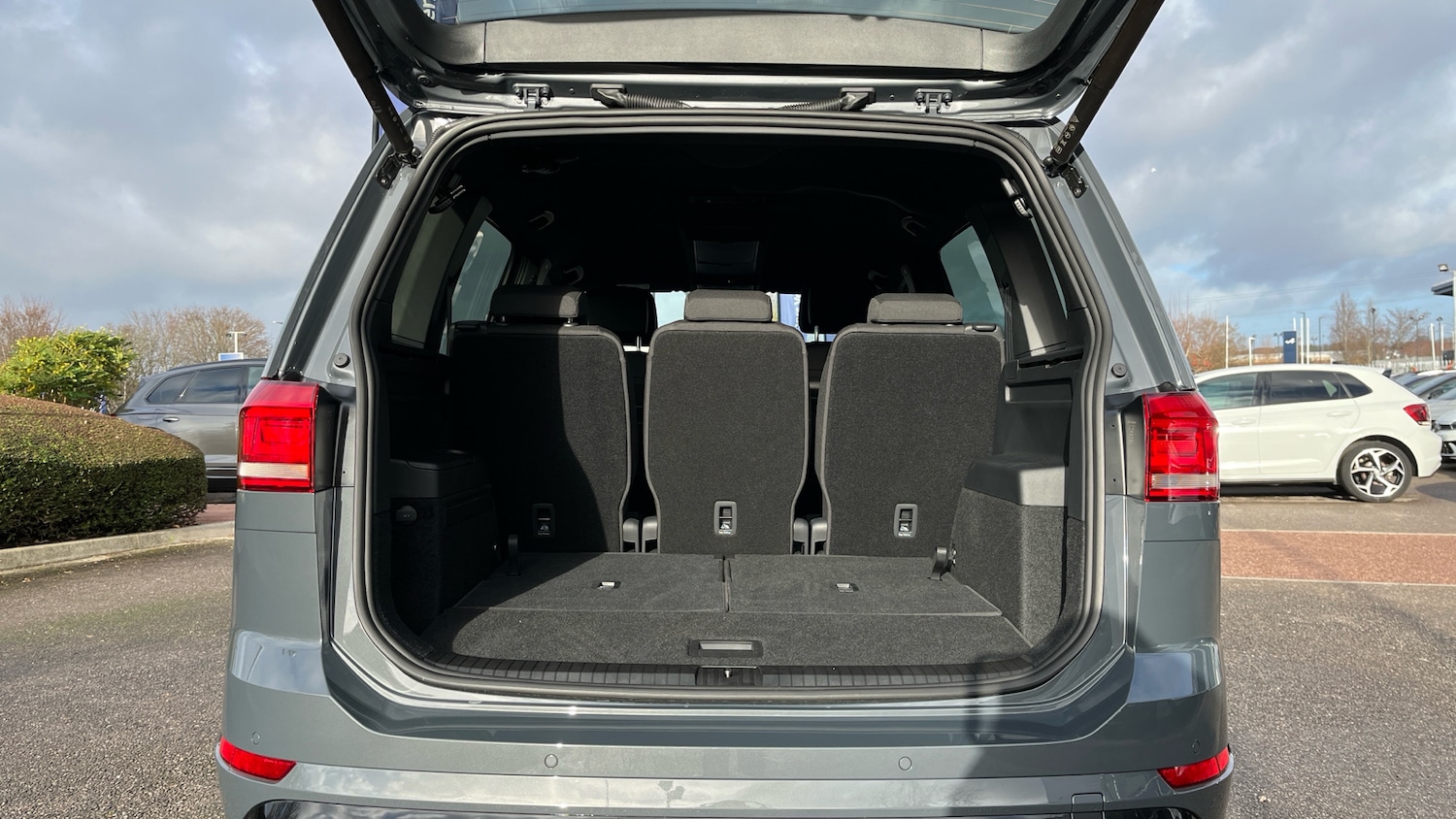 Used Volkswagen Touran 2025 for sale - 77602373: Photo 11