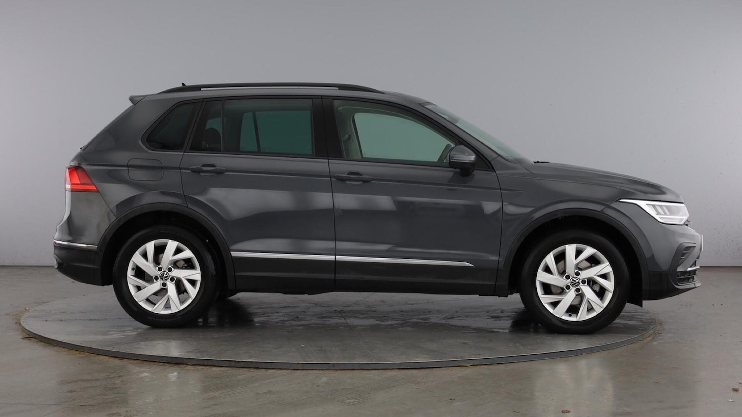 Used Volkswagen Tiguan 2022 for sale - 77602190: Photo 4