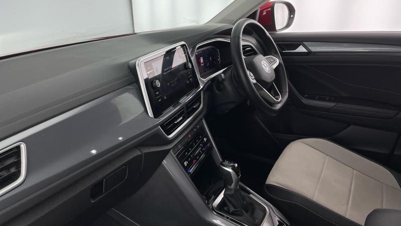 Used Volkswagen T-Roc 2023 for sale - 76142576: Photo 2