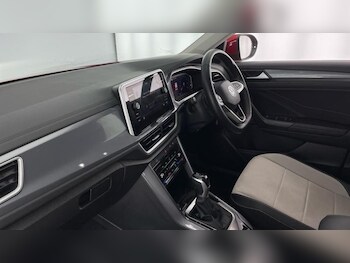 Used Volkswagen T-Roc 2023 for sale - 76142576: Photo