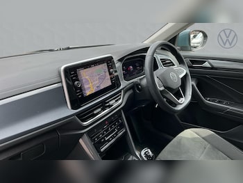 Used Volkswagen T-Roc 2023 for sale - 78409104: Photo