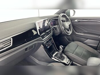 Used Volkswagen T-Roc 2022 for sale - 76117471: Photo