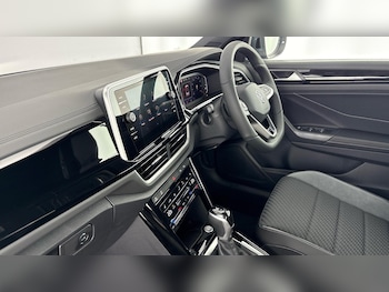 Used Volkswagen T-Roc 2025 for sale - 77602510: Photo