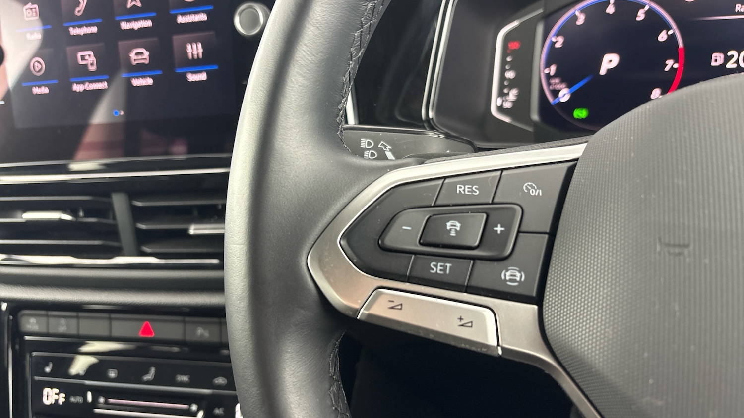 Used Volkswagen T-Roc 2024 for sale - 77903420: Photo 15