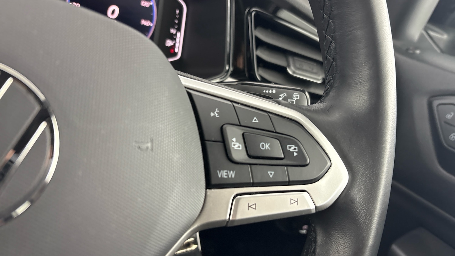 Used Volkswagen T-Roc 2024 for sale - 77903420: Photo 16