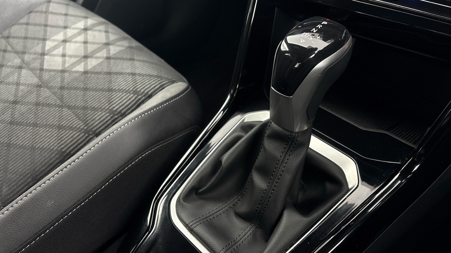 Used Volkswagen T-Roc 2024 for sale - 77903420: Photo 25