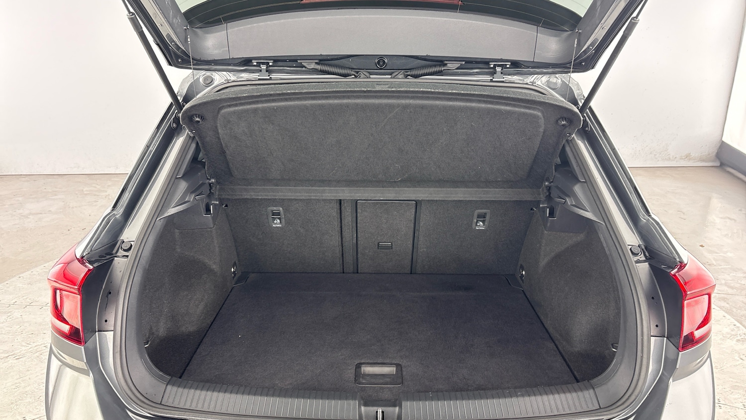 Used Volkswagen T-Roc 2024 for sale - 77903420: Photo 28