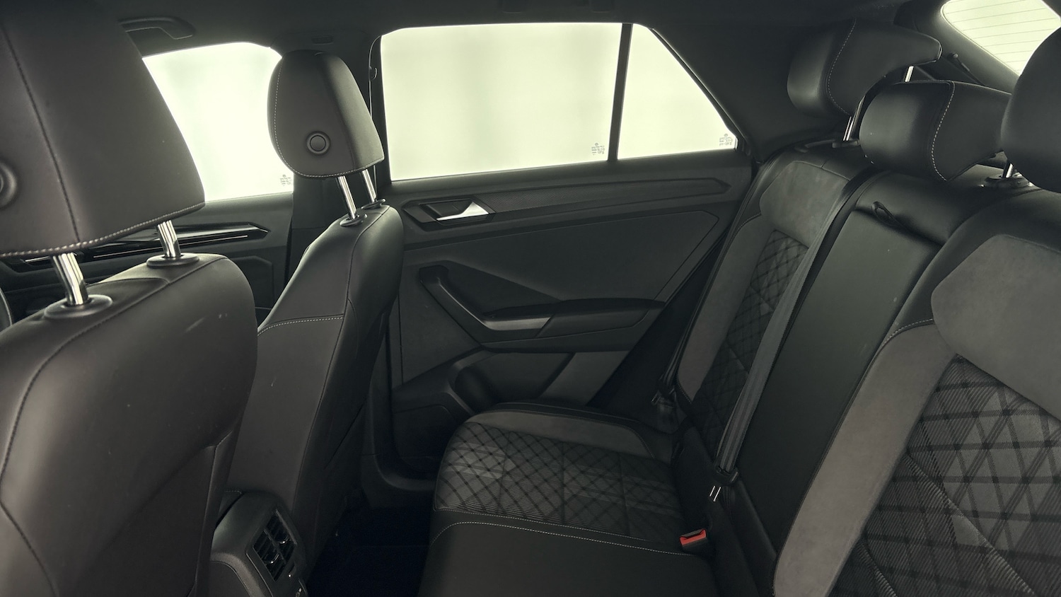 Used Volkswagen T-Roc 2024 for sale - 77903420: Photo 30