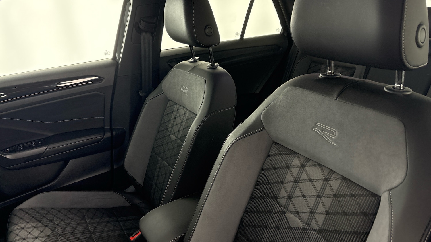 Used Volkswagen T-Roc 2024 for sale - 77903420: Photo 31