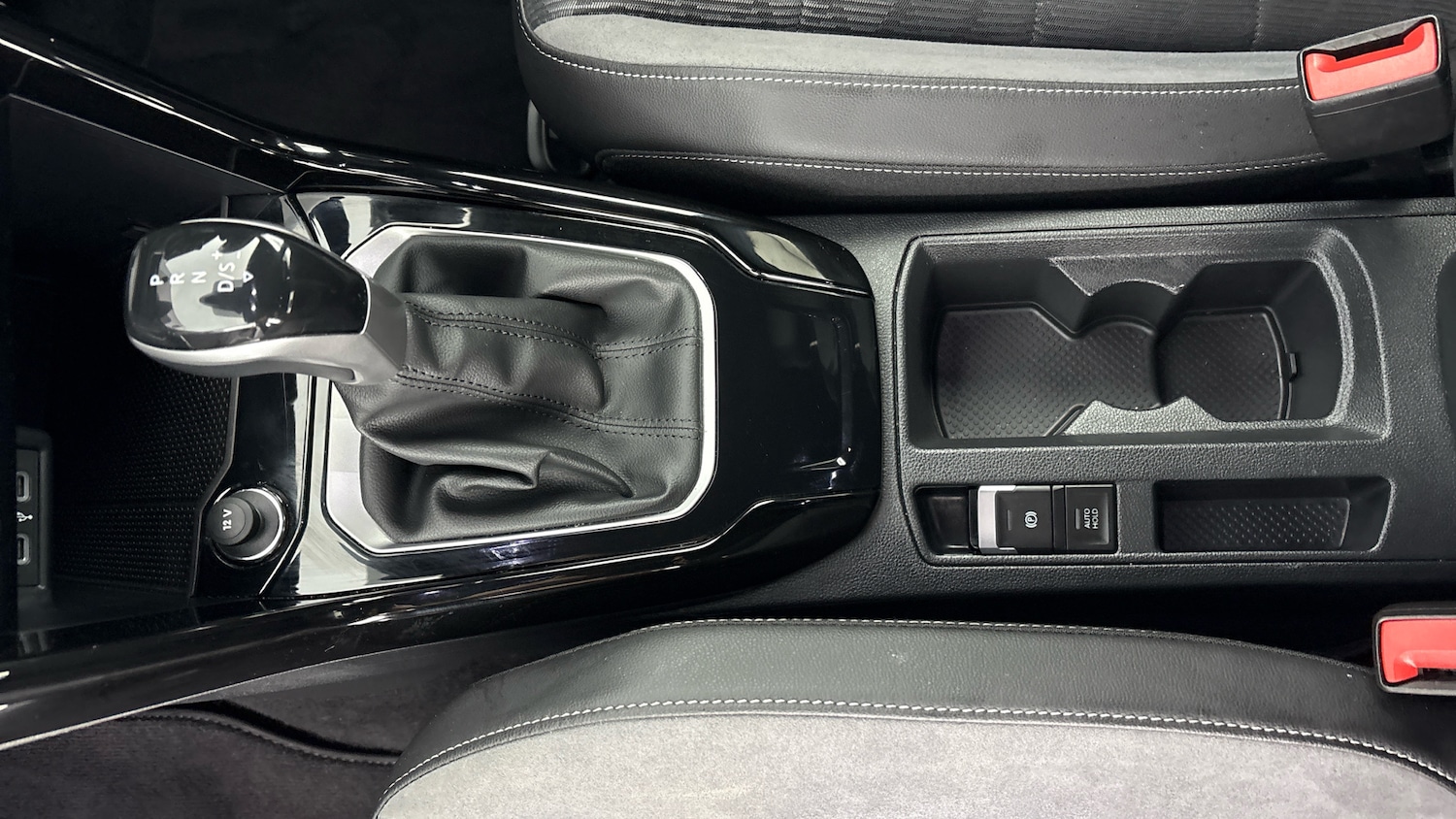 Used Volkswagen T-Roc 2024 for sale - 77903420: Photo 32