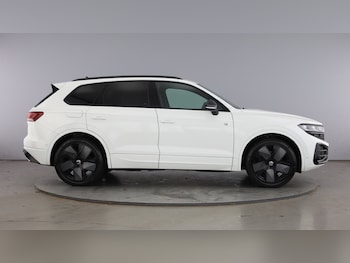 Used Volkswagen Touareg 2024 for sale - 77881228: Photo