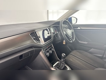 Used Volkswagen T-Roc 2018 for sale - 79344065: Photo