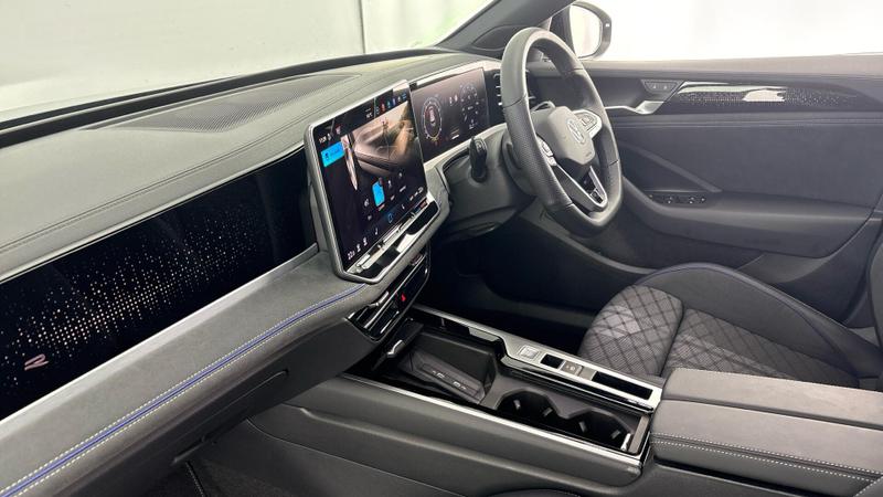 Used Volkswagen Passat 2025 for sale - 75891180: Photo 2