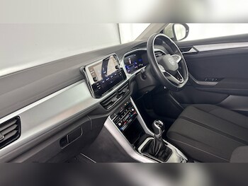 Used Volkswagen T-Roc 2023 for sale - 78028081: Photo