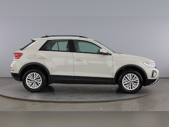 Used Volkswagen T-Roc 2023 for sale - 78028081: Photo