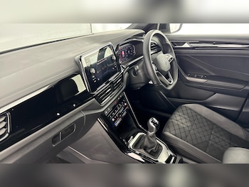 Used Volkswagen T-Roc 2023 for sale - 77640830: Photo