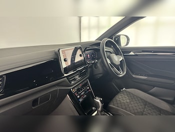 Used Volkswagen T-Roc 2023 for sale - 78674306: Photo