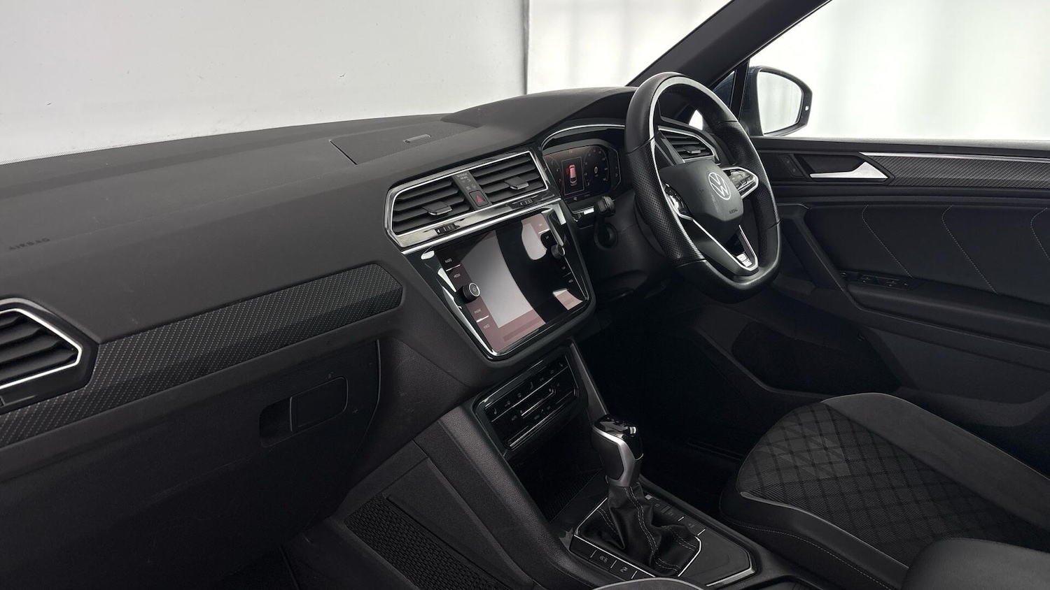 Used Volkswagen Tiguan 2023 for sale - 77515498: Photo 2