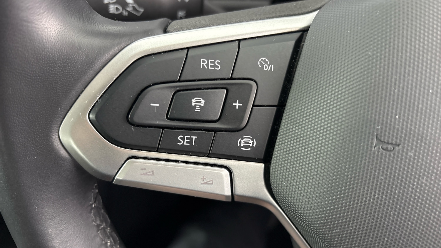 Used Volkswagen T-Roc 2023 for sale - 78042226: Photo 25