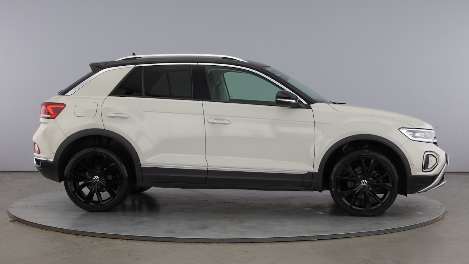 Used Volkswagen T-Roc 2023 for sale - 78042226: Photo 4