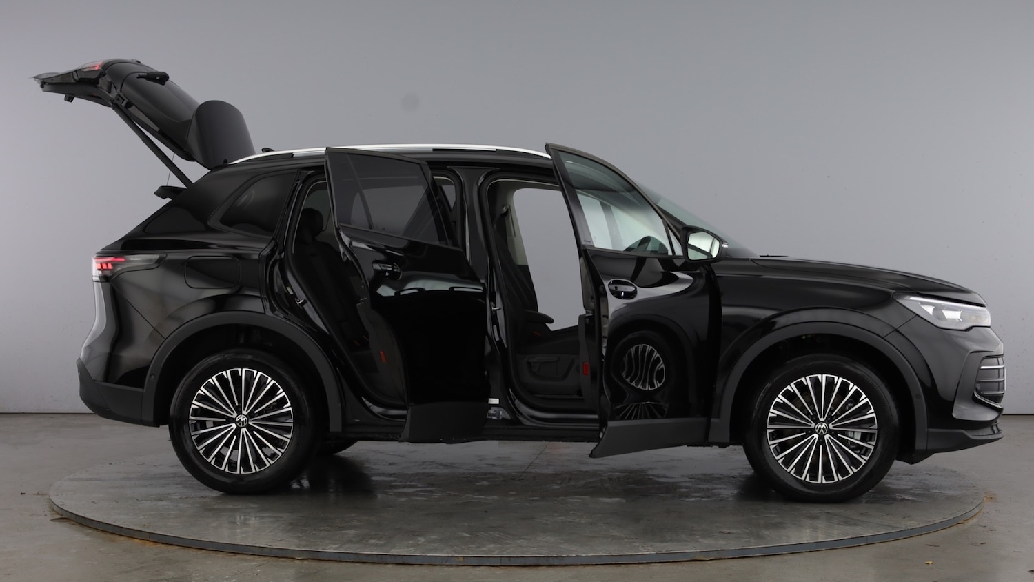 Used Volkswagen Tiguan 2025 for sale - 77602410: Photo 11