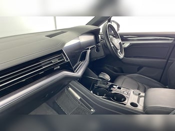 Used Volkswagen Touareg 2019 for sale - 76079737: Photo