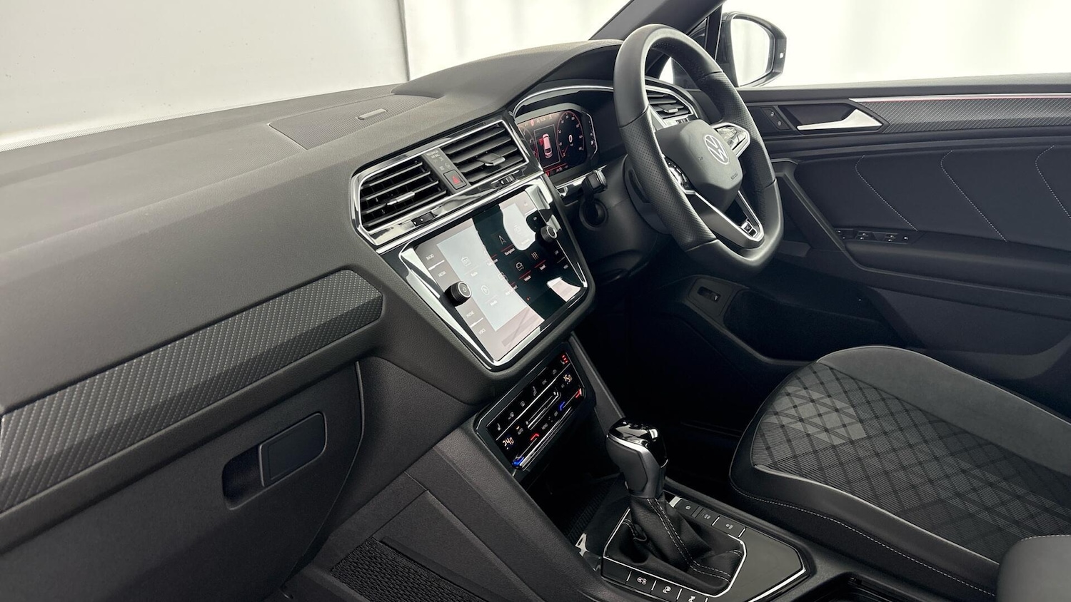 Used Volkswagen Tiguan Allspace 2025 for sale - 77515556: Photo 2