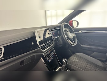 Used Volkswagen T-Roc 2024 for sale - 78767517: Photo
