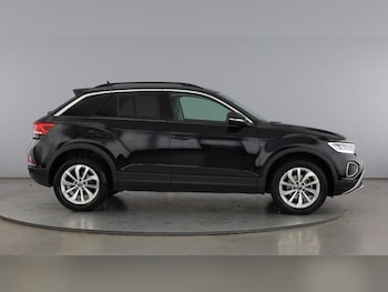 Used Volkswagen T-Roc 2025 for sale - 76672280: Photo