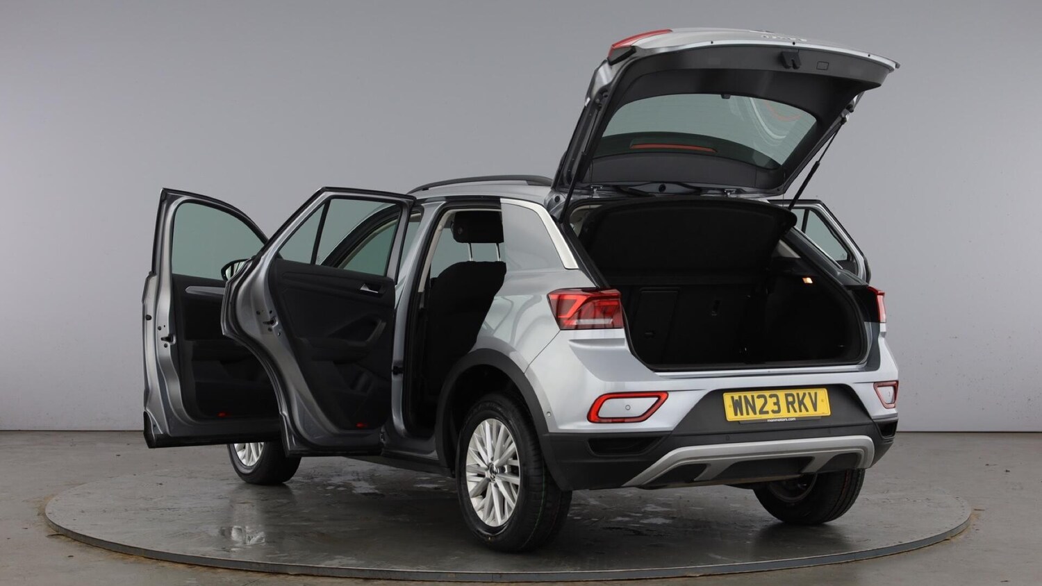 Used Volkswagen T-Roc 2023 for sale - 77872304: Photo 11