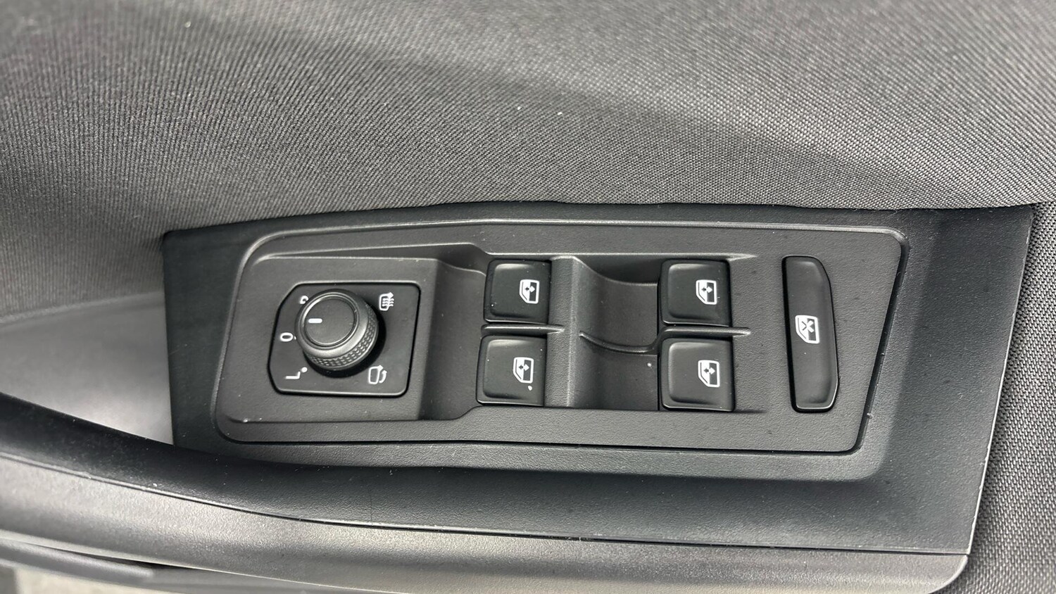 Used Volkswagen T-Roc 2023 for sale - 77872304: Photo 13