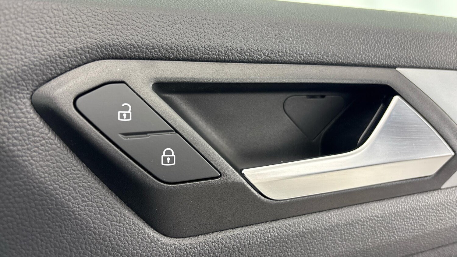 Used Volkswagen T-Roc 2023 for sale - 77872304: Photo 14