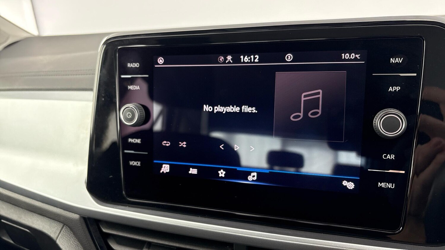 Used Volkswagen T-Roc 2023 for sale - 77872304: Photo 24