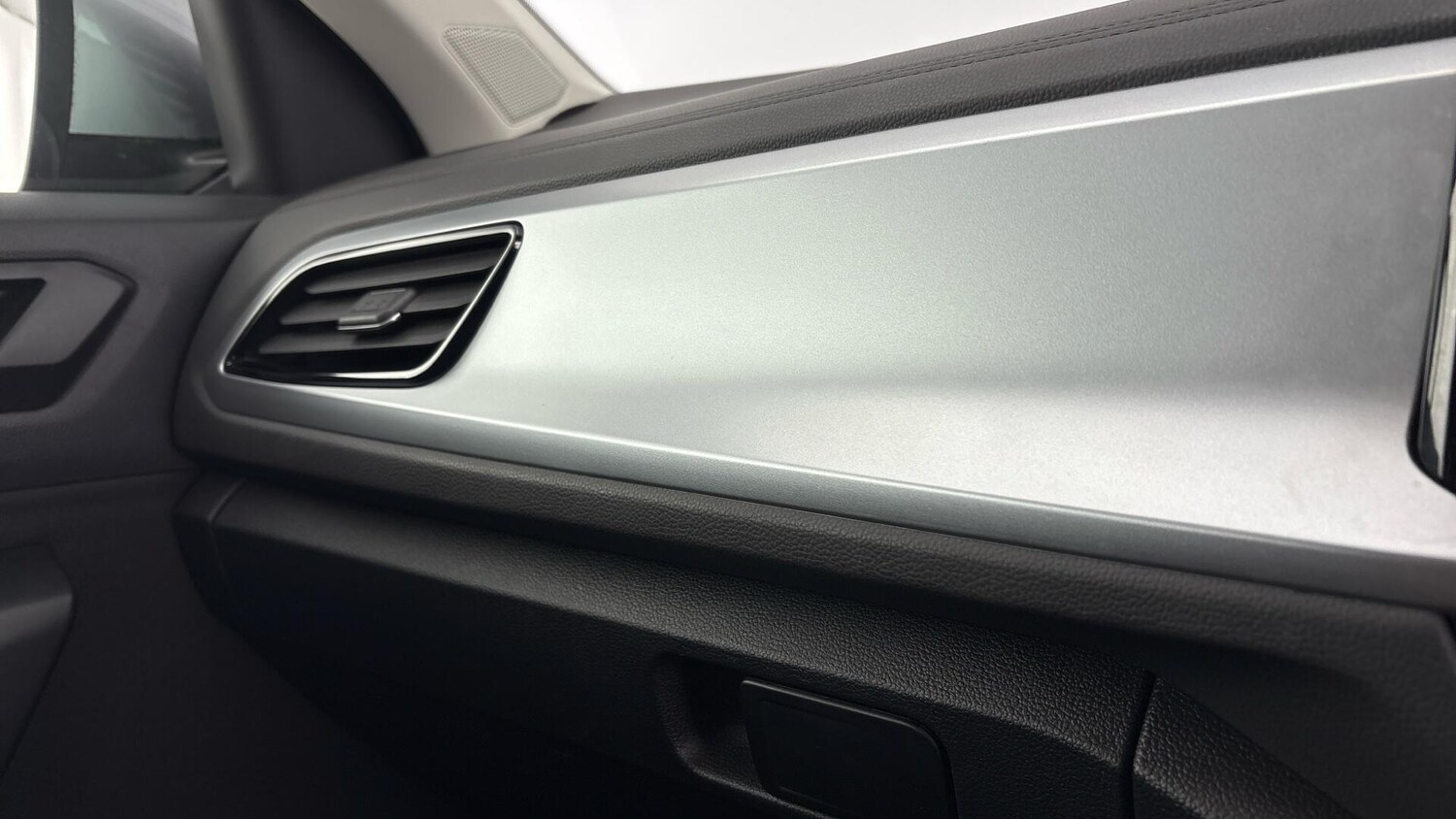 Used Volkswagen T-Roc 2023 for sale - 77872304: Photo 26