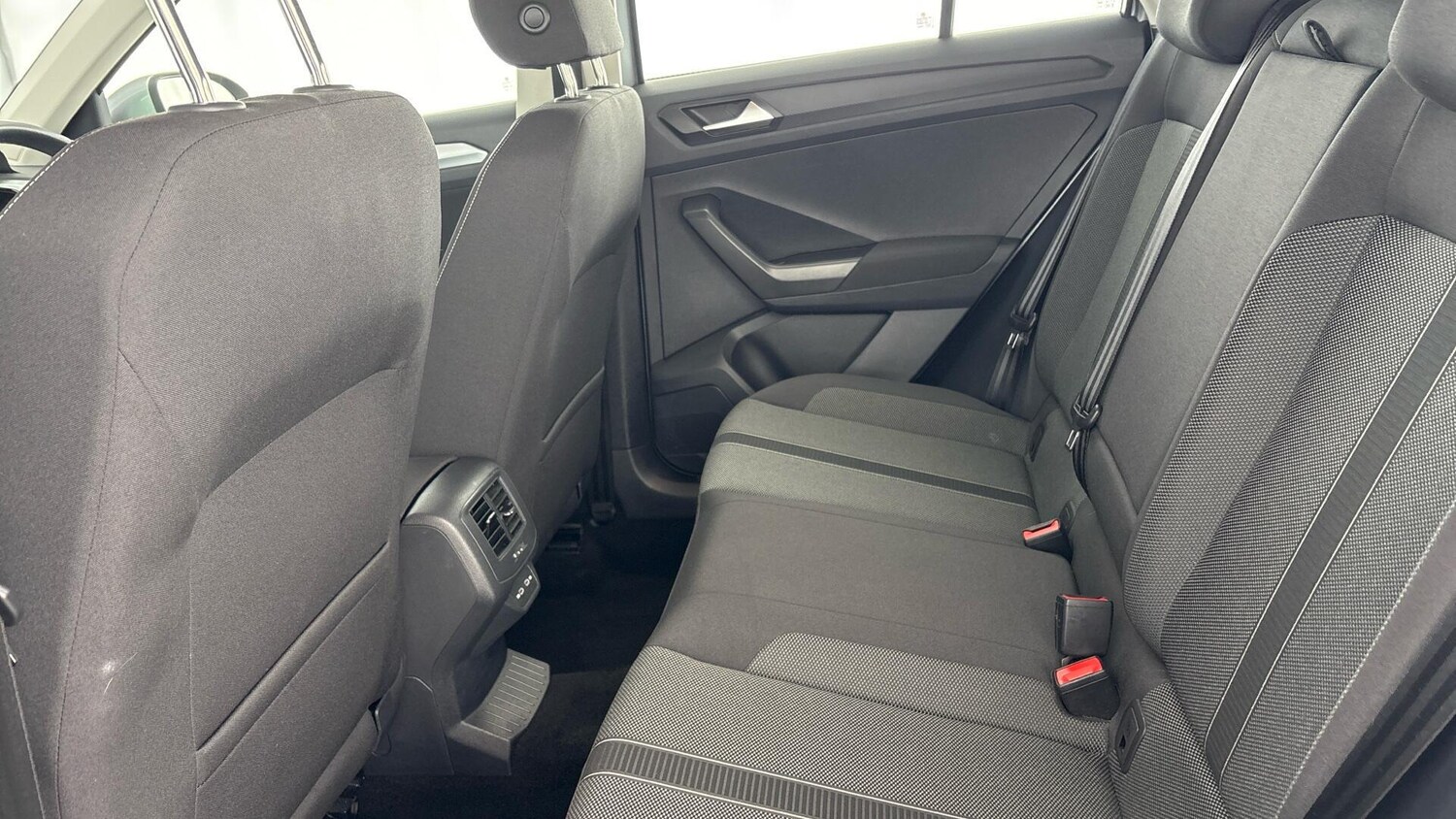 Used Volkswagen T-Roc 2023 for sale - 77872304: Photo 32