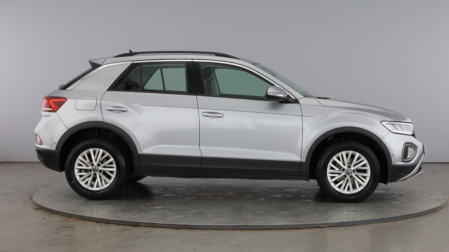 Used Volkswagen T-Roc 2023 for sale - 77872304: Photo 4