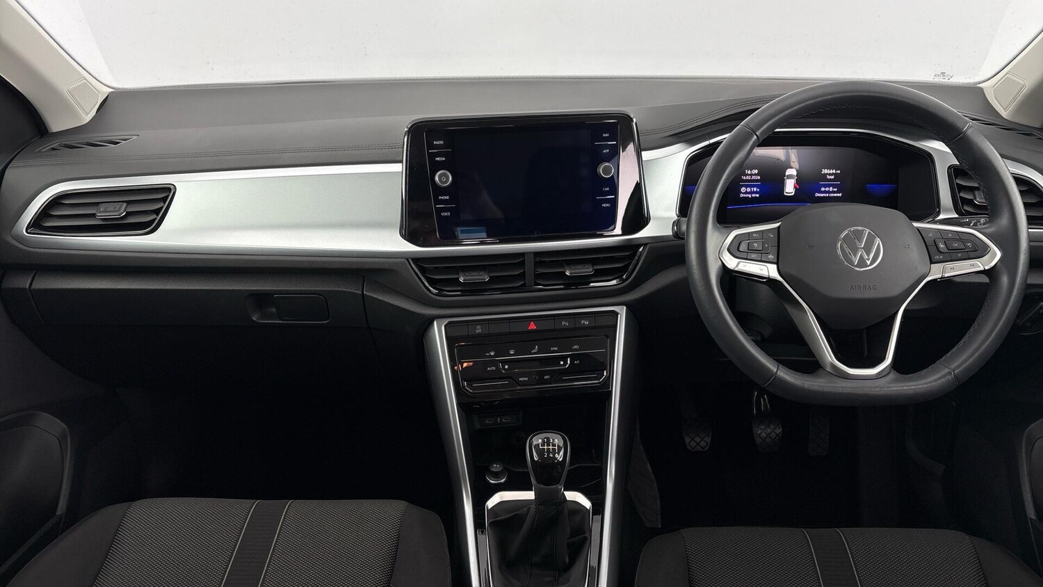 Used Volkswagen T-Roc 2023 for sale - 77872304: Photo 8